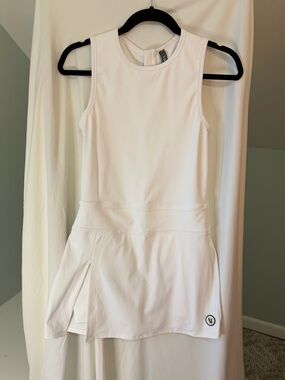 Vuori White Sleeveless Athletic Dress with Back Zip Detail size Medium